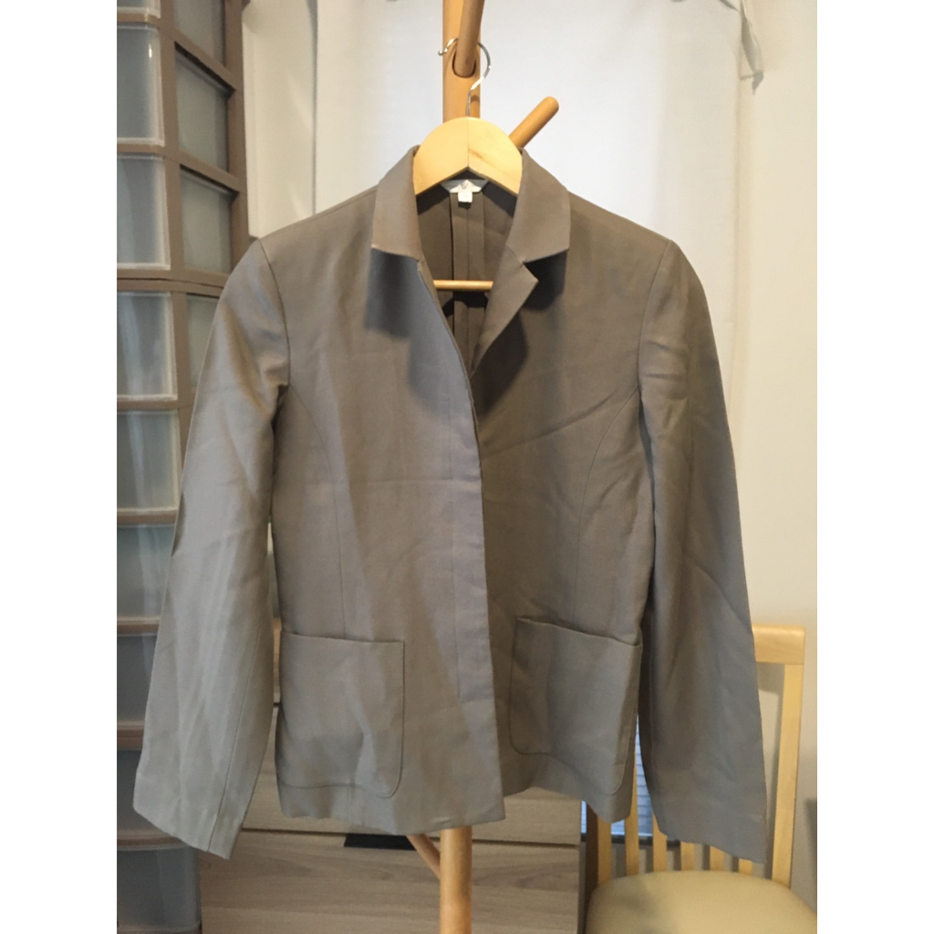 (มือสอง) ชุดเสื้อสูท + กางเกง สีเขียวขี้ม้า แบรนด์ AIIZ