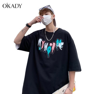 OKADY เสื้อยืดแฟชั่นลำลองผู้ชายสไตล์เกาหลีพิมพ์ลายแขนสั้นคู่คอกลมผ้าฝ้ายเสื้อยืด