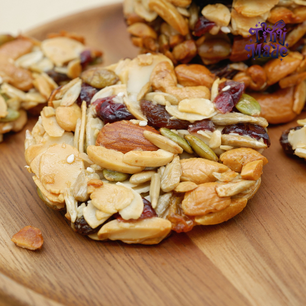 Tinymade คุกกี้ธัญพืชรวมไร้แป้ง เคลือบน้ำผึ้งแท้ หวานน้อย | Mixed Grain Cookie Healthy Snack