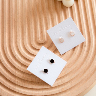 ต่างหูทรงสี่เหลี่ยมแบบมินิ - Mini Square Earrings (มี 3 สี) (ก้านต่างหูเงินแท้)