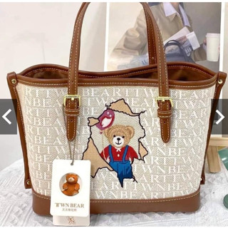 พร้อมส่ง!!! กระเป๋าทรงเดียวกับ Coach รุ่น mollie เป็นผ้าทอปักหมี สวยคลาสสิคTTWN BEAR