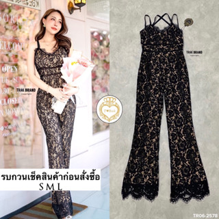 จั้มสูทขายาวลูกไม้สีดำ ช่วงอกแต่งระบายลูกไม้สายเดี่ยวแต่งสายไขว้ไปด้านหลัง มีซับในสีเนื้อ ใส่สวยเข้ารูป เผ็ชม๊ากจ้าา