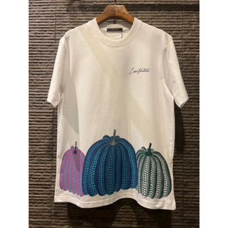 LOUIS VUITTON LV X YK PUMPKIN PRINTED T-SHIRT เสื้อยืดคอกลมแขนสั้น แบรนด์หลุยส์วิตตอง ฟักทอง