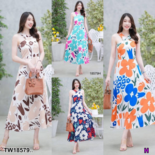 18579 แม็กซี่เดรสยาว ลายดอกไม้ ทรงคอวี Long maxi dress with floral pattern, V-neckline