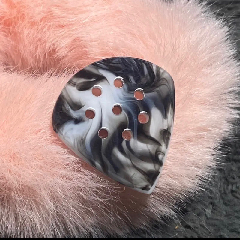 ปิ๊กกีตาร์ BnW Speed Angle (Black and White)