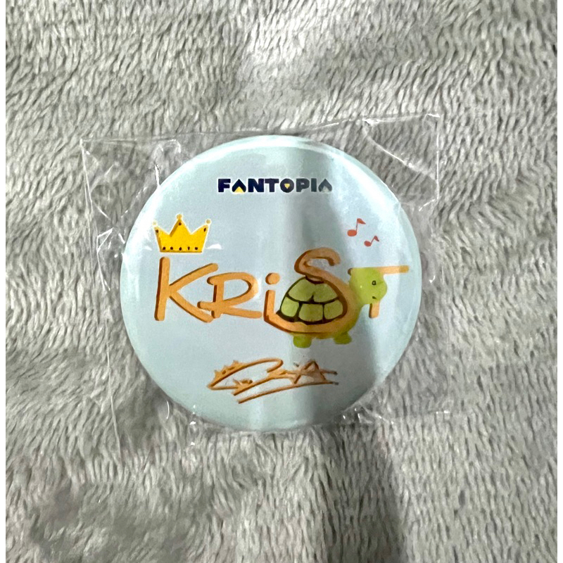 เข็มกลัดคริส พีรวัส จากงาน Fantopia New❤️