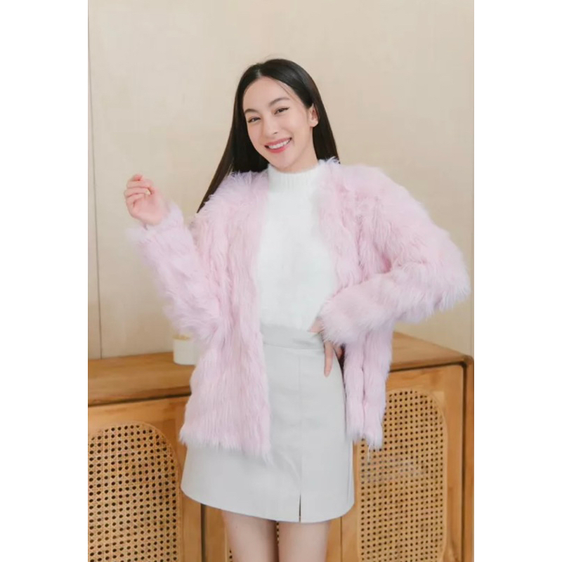 พร้อมส่ง🌟สินค้ามือสอง เสื้อขนเฟอร์ สีชมพู แบรนด์ Visa Coat สีชมพู เนื่องจากซักเก็บ