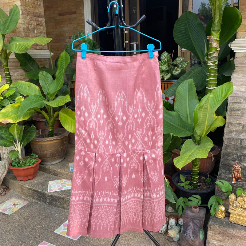 กระโปรงผ้าไทยผ้าไหมยาวสีชมพูสวยๆมือสอง