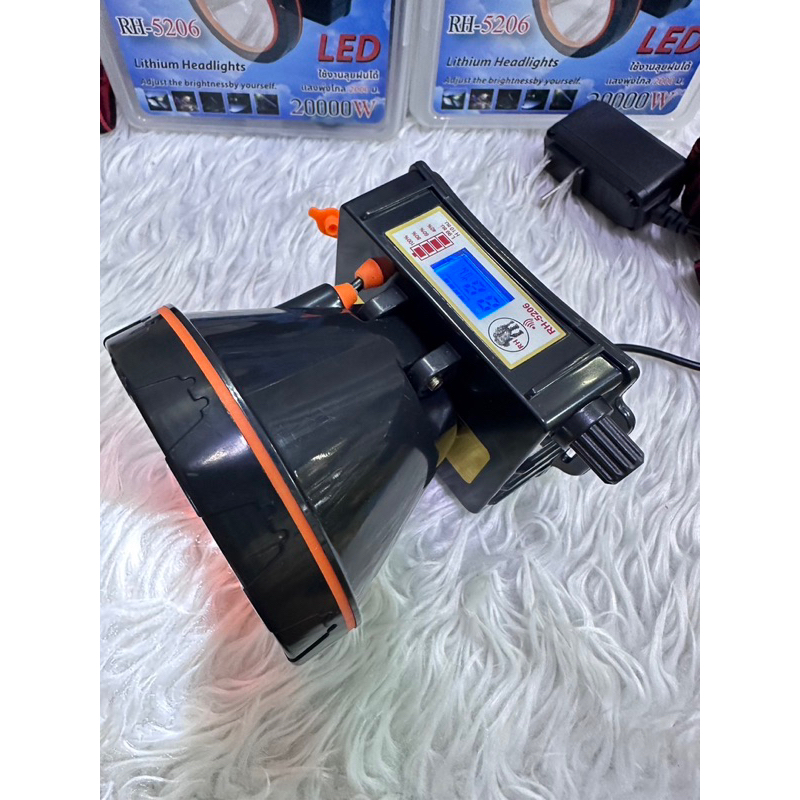 ไฟฉายคาดหัว ตราช้าง RH -5206 มีหน้าจอบอก ชั่วโมงการทำงาน ไฟled 2000วัตต์  แสงสว่างไกล 2000 เมตร  ลุยฝนได้ ไม่ดำน้ำ
