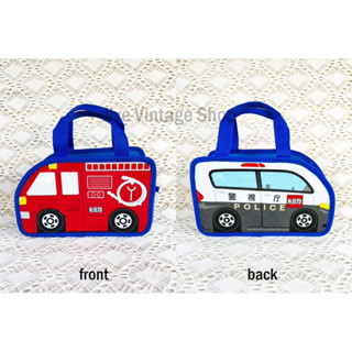 TOMY TAKARA กระเป๋าเด็กน้อย ทรงถือ รูปรถดับเพลิงสีแดง อีกด้านเป็นรถตำรวจสีขาว น่ารักมุ้งมิ้ง มือสอง สภาพดี จากตู้ญี่ปุ่น