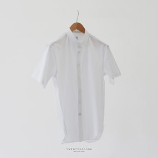 TWENTYSECOND เสื้อเชิ้ตแขนสั้น ผ้าคอตต้อน รุ่น Plain Short Sleeves shirt - สีขาว / White