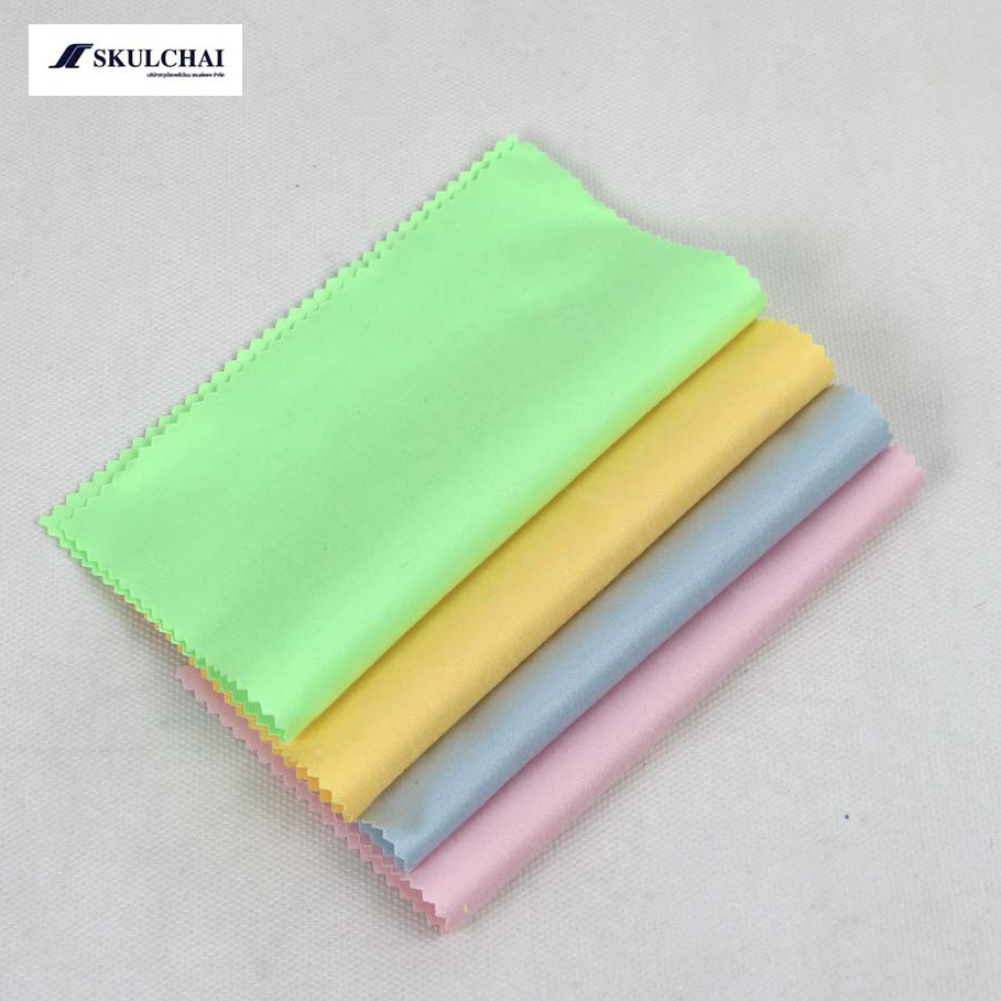 ผ้าเช็ดเลนส์ หน้าจอ กล้อง คุณภาพเยี่ยม ซักเเล้วเอามาใช้ได้อีก เป็นผ้าไมโครไฟเบอร์อย่างดี ไม่เป็นขุย