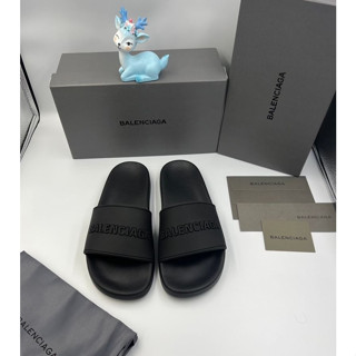 Balenciaga Logo-Detailed Rubber Slides รองเท้าแตะ