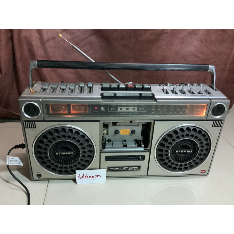 เครื่องเล่นเทปและวิทยุ Sharp GF-9090 FM AM Stereo cassette มือสอง ตำหนิตรงความดังเสียง เร่งได้ประมาณ 5%ฝาปิดตรงใส่เทปหาย