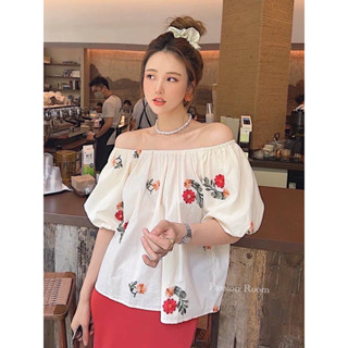 Off-the-shoulder cotton blouse with floral embroidery น้อลลน่ารักมากจ้าเสื้อเปิดไหล่ผ้าคอตตอลเนื้อบางเบาใส่สบาย