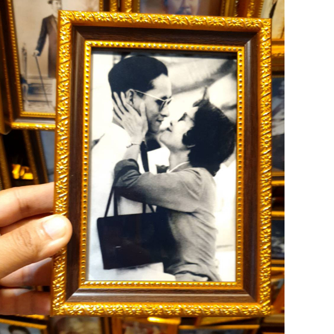 กรอบรูป รัชกาลที่ 9 ขนาด13x19 ซม.