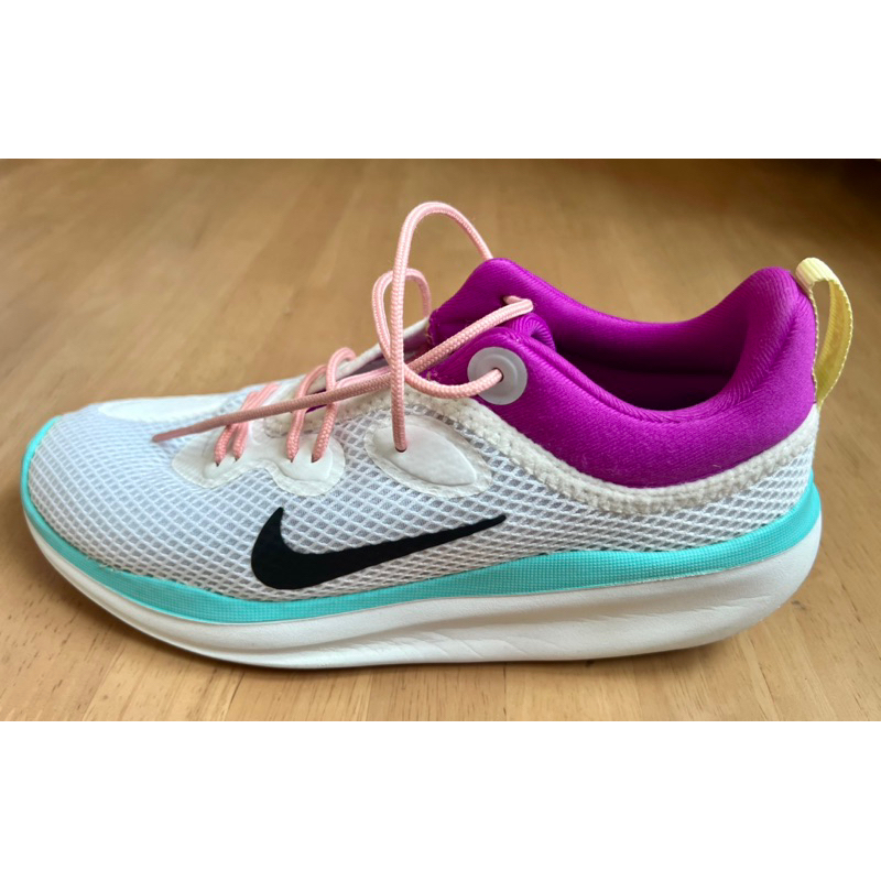 รองเท้าผ้าใบ Nike Acmi Women’s แท้ 100% สวยมาก สภาพ 98% เหมือนใหม่ Shoe Size:38/24 cm