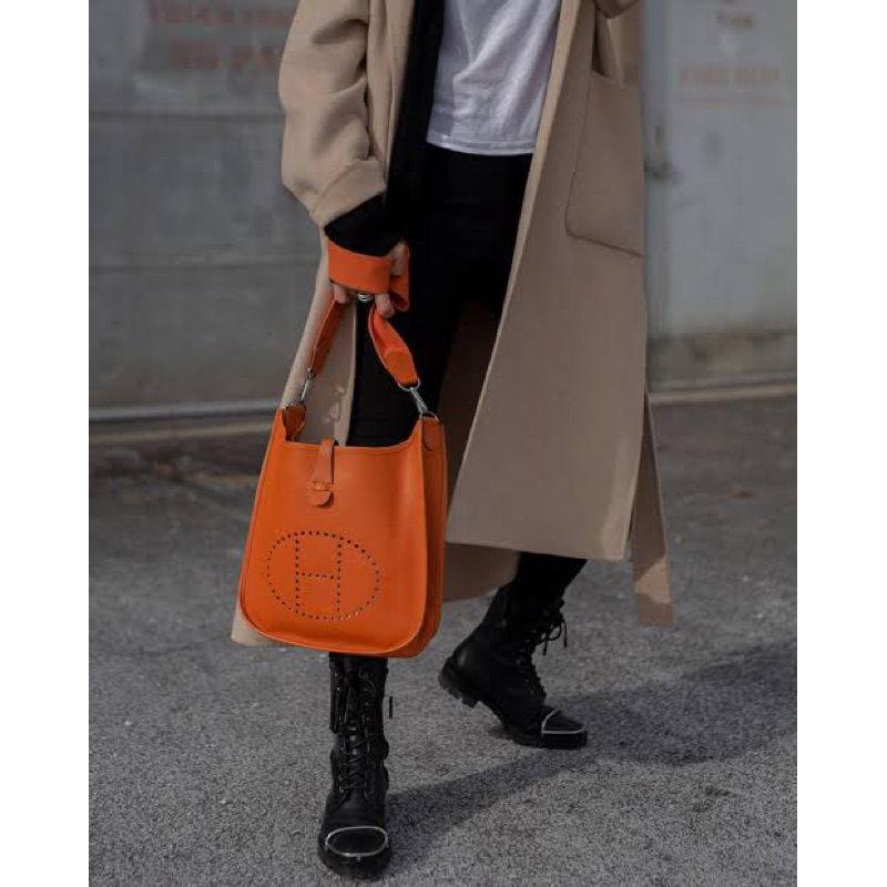 กระเป๋าสะพาย crossbody ☑️สวยแท้ % 7นิ้ว10นิ้ว เรียบหรูดูดี ใช้ได้ทั้งชายและหญิง กระเป๋าสะพายข้าง กระเป๋าสะพายไหล่