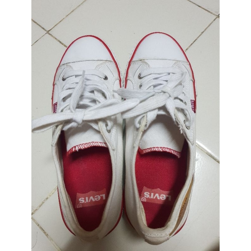รองเท้าผ้าใบ Levi's มือสอง 2 แท้💯สภาพสวยพร้อมใส่ ยาว 25.5 ซม.
