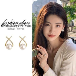 Jewelry Bling 💎 ต่างหูแบบเสียบ ทรงสามเหลี่ยมสีทองล้อมเพชรประดับมุก สไตล์ฝรั่งเศส น่ารัดสุดๆ