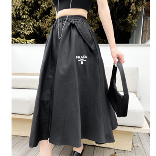 PRADA RE NYLON SKIRT กระโปรง ผ้าไนล่อน เนื้อหนาอย่างดี งานสวย พราด้า ปราด้า