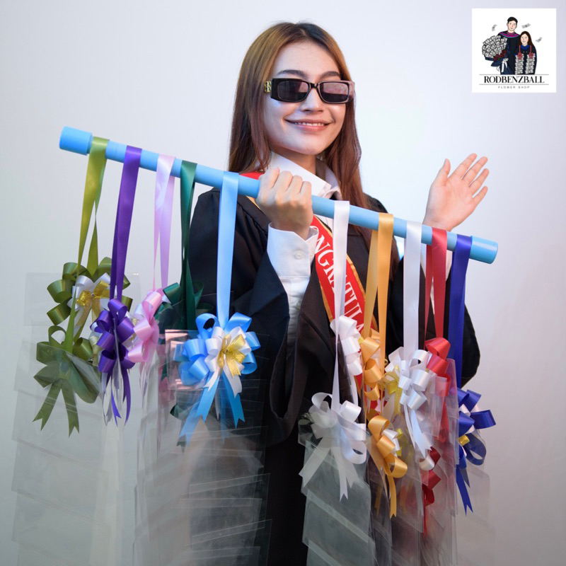 พวงมาลัยเงิน ใส่ ธนบัตร แบงก์ 10 ใบ (ข้างละ 5 ใบ/เรียงเฉียง) ของขวัญรับปริญญา ของขวัญปัจฉิม พวงมาลัย