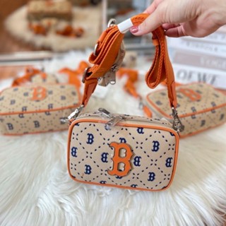 🧡แท้ 💯%🧡กระเป๋า Diamond Monogram Jacquard Mini Crossbody Bag Boston Red Sox New กระเป๋าสะพาย สายปรับได้ + กระเป๋าลูก