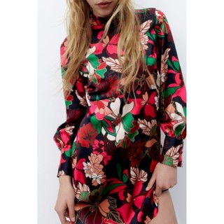 [Zaraป้ายห้อยsize:xs]เดรสลายดอกผ้าซาตินFLORAL PRINT SATIN EFFECT DRESS