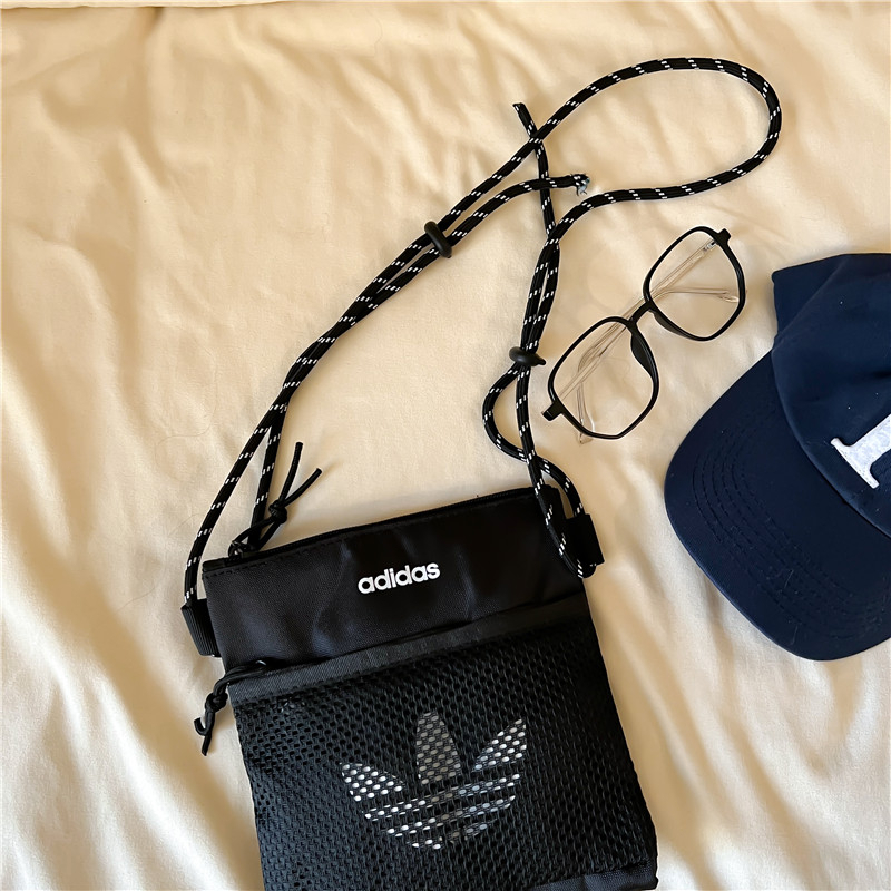 adidasกระเป๋าสะพายข้างแนวทแยงมุมแฟชั่น（สินค้าพร้อมส่ง)）