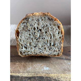 Seeded sourdough ขนมปังซาวร์โดผสมธัญพืช