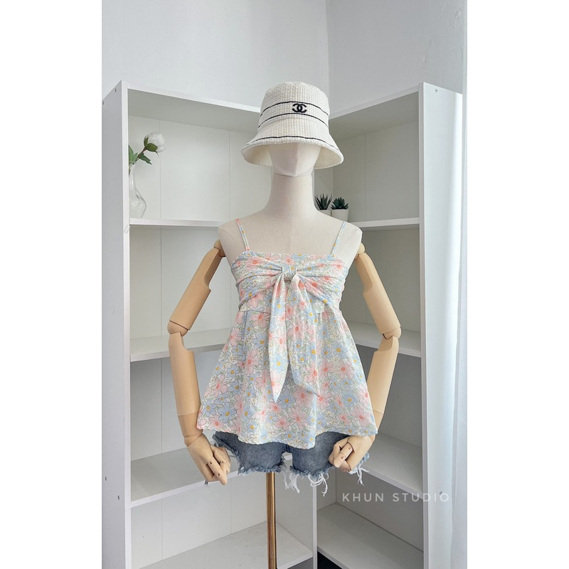 พร้อมส่ง เสื้อคาเฟ่ ป้ายkhun สายเดี่ยว เดรสสายเดี่ยว khun studio ลายดอกไม้ ผูกโบว์