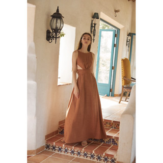 Bellamy Maxi Dress เดรสลินินผูกหลัง