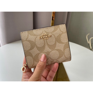 💐พร้อมส่ง กระเป๋าสตางค์Coach ใบสั้น2พับตุ้งติ้ง ลายซีสีครีม สรใหม่ล่าสุดค่ะ💐