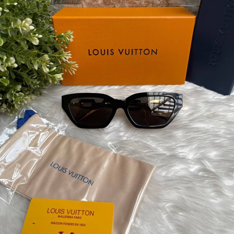 แว่นตากันแดด LOUIS VUITTON ขาโซ่ รุ่นล่าสุด