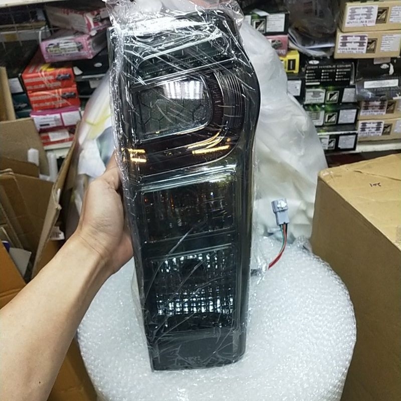 ไฟท้าย isuzu dmax ดีแมก 2014 สโม๊ค ขวา