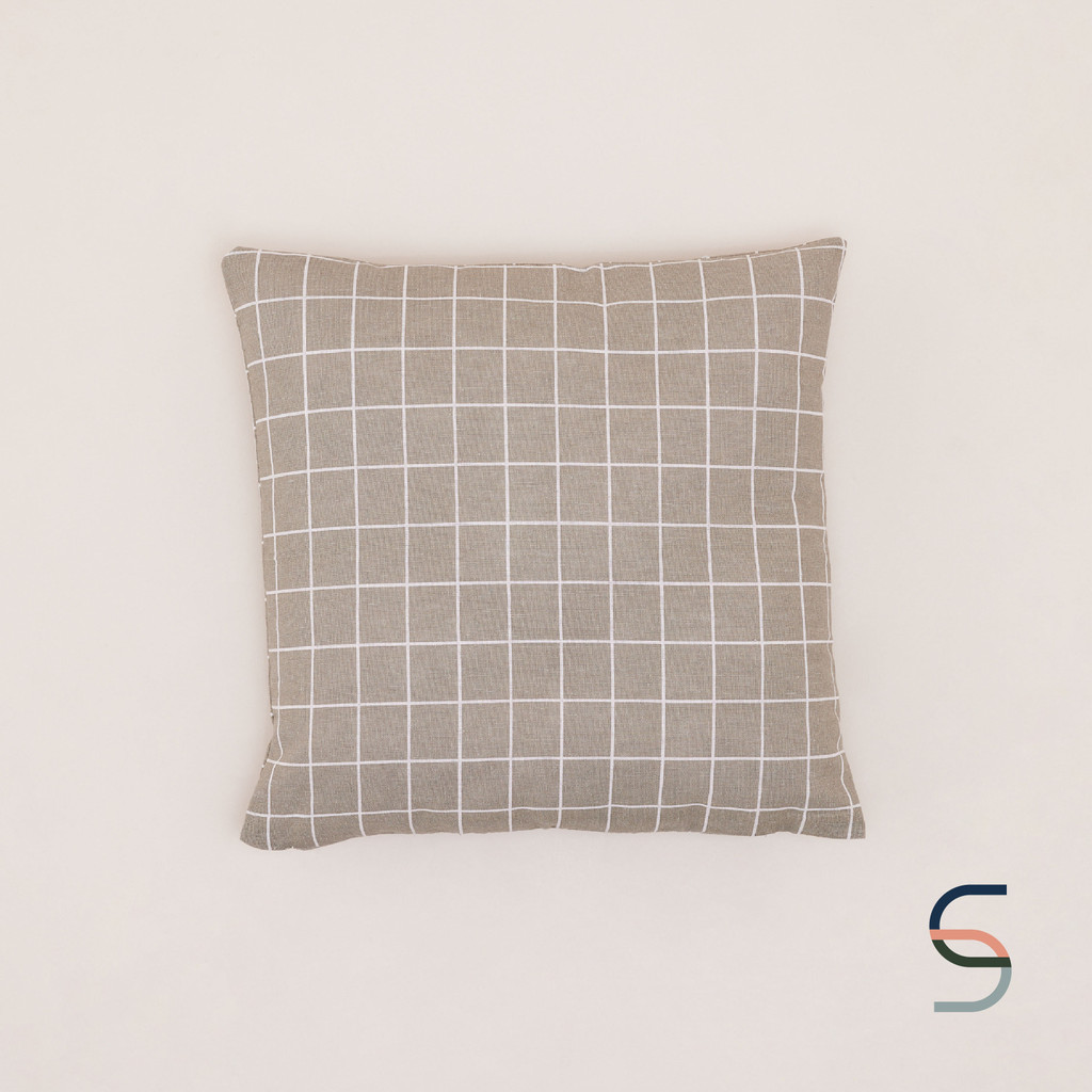 SARABARN Grid Cushion Cover | ปลอกหมอนอิง ทรงสี่เหลี่ยม ลายตาราง สีเทา