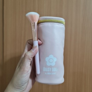 👉กระเป๋าทรงกระบอก พร้อมแปรงแต่งหน้า Brand: Daisy Doll by Mary Quant