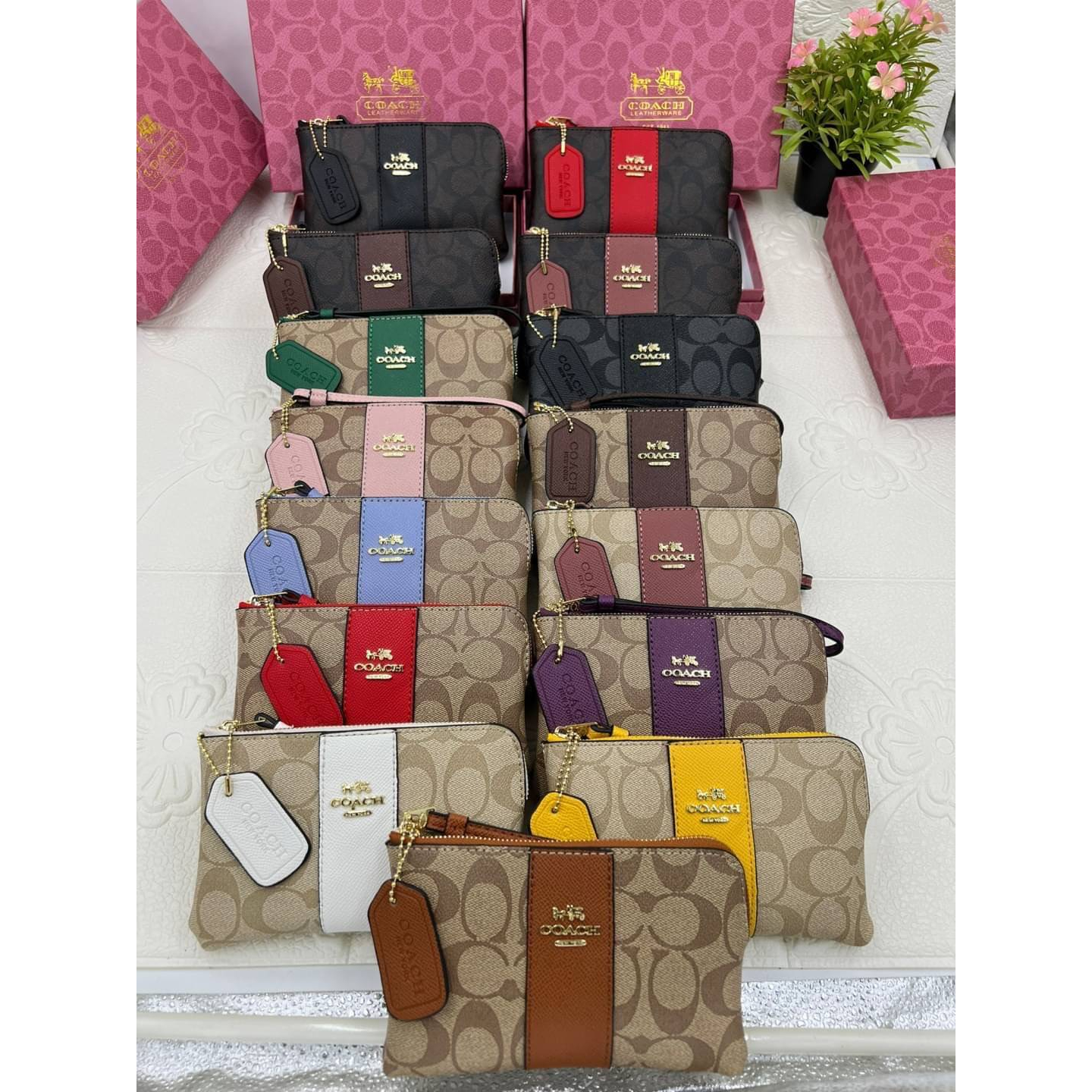 ✅กระเป๋าคล้องมือ size 6.5 นิ้วงามสวยมีพร้อมถุงผ้ากับการ์ดด้วยสินค้าถ่ายจากรูปจริง 100%🦋