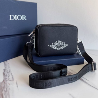 กระเป๋าสะพายข้าง Christian Dior Pouch with shouder strap  งาน Vip 💛