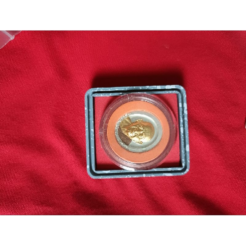 เหรียญ หลวงปู่ หงษ์ ชุบ 3 k หลัง โฮโลแกรม 3 มิติ วัดเพชรบุรี สุรินทร์ รุ่นทรัพย์ มงคล ปี43

