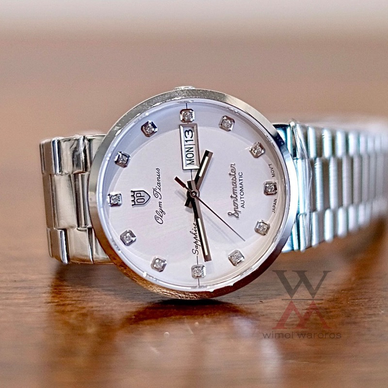 นาฬิกา OP (Olym Pianus) รุ่น 890-09AM-423 - SPORTMASTER Sapphire Automatic (หน้าเงินคริสตัลขาว-เรือน