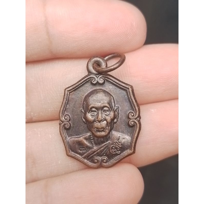 เหรียญหลวงพ่อเพี้ยน หลังหนุมานเชิญธง(เล็ก)วัดเกริ่นกฐิน จ.ลพบุรี ปี2556