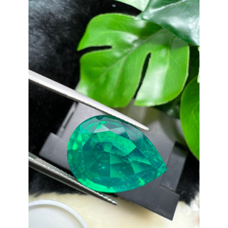 Lab emerald 13x18mm 1 pieces