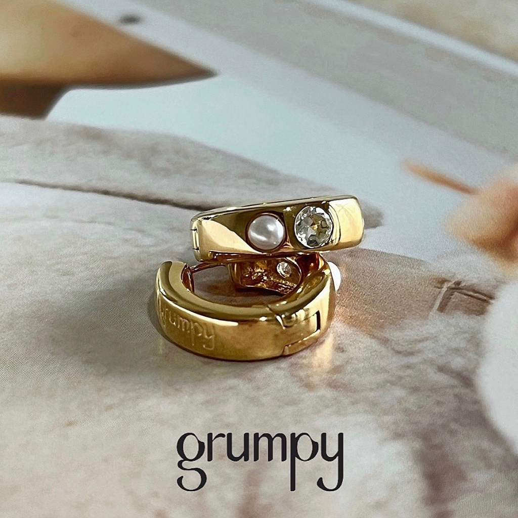grumpy, topaz & pearl bold hoop (ราคาต่อคู่/cost per pairs)