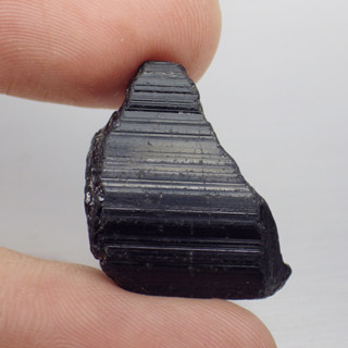 พลอย ก้อน ดิบ ทัวร์มาลีน ธรรมชาติ แท้ ( Unheated Natural Rough Black Tourmaline ) หนัก 33.0 กะรัต