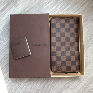 Used like new Louis Vuitton Zippy Wallet ปี16