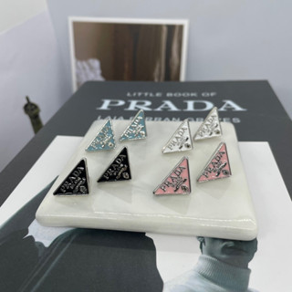 Prada Symbole Earrings  ต่างหูคู่ โลโก้ ปราด้า มาเป็นคู่ 4 สี  พร้อมจัดส่ง อะไหล่เงิน มินิมอลมากๆ