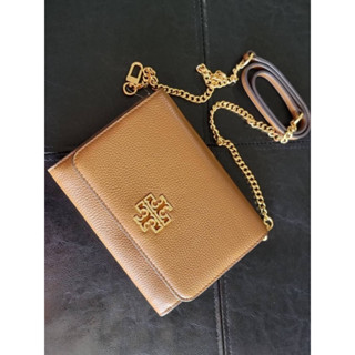 Tory Burch Britten Chain Wallet Crossbody ⚜️ กระเป๋าสะพายข้าง หรือ ครอสบอดี้ สามารถถอดสายออกถือเป็นคลัทช์ได้