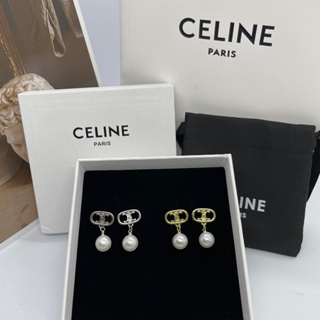 CELlNE TRIOMPHE PEARL EARRINGS IN BRASS ต่างหู Triomphe ประดับไข่มุก อะไหล่ทอง ถ่ายจากงานจริง