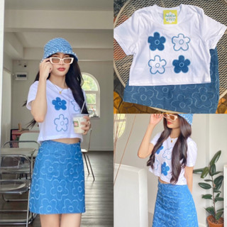 เสื้อครอปยืดสกรีนลายดอกไม้ยีนส์
